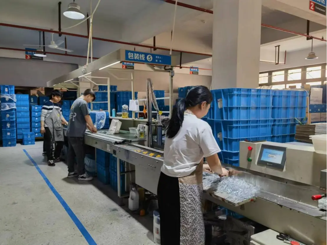 Assembly process of modular wall switches and sockets in factory production.png